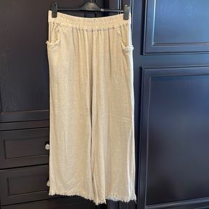 NWT Umgee Frayed Wide Leg Crop Pants Oatmeal Color